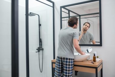 Ce înseamnă o cabină de duș fără cădiță și cum se montează corect?