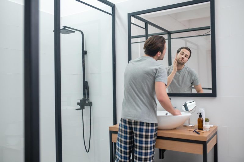 Ce înseamnă o cabină de duș fără cădiță și cum se montează corect?