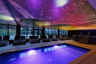 Vino să petreci concediul într-un hotel de pe Transalpina cu adevărat unic!